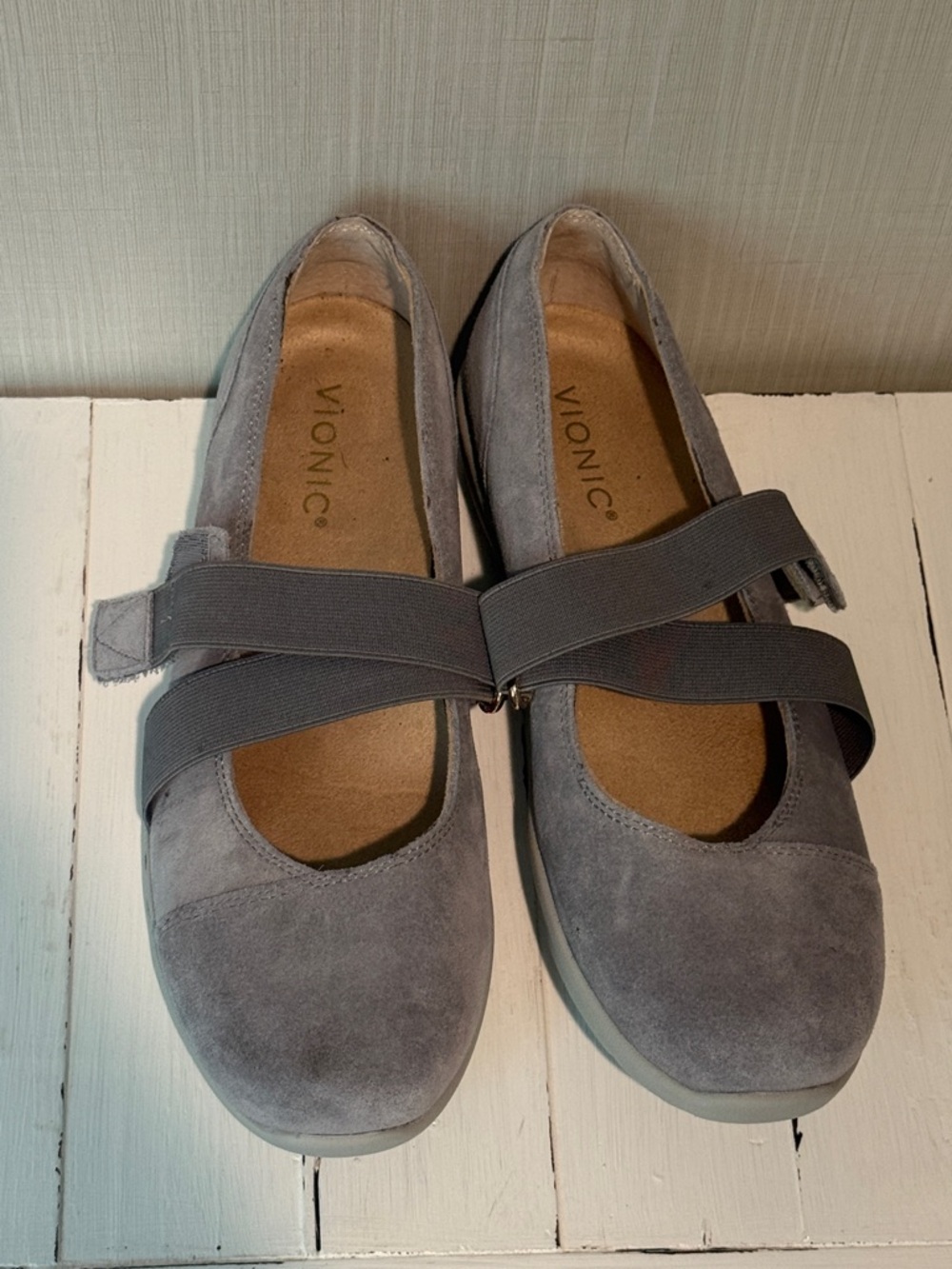 Vionic Gray Suede Mary Jane Flats with Elastic Strap 8.5 wide